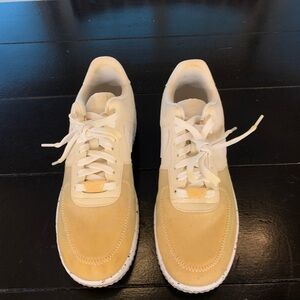 Women’s Size 7 Nike Air Tennis Shoes - NO INSERTS